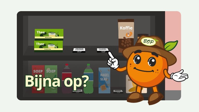 Boppie bij een voorraadkast waar een BOP-sticker tevoorschijn komt