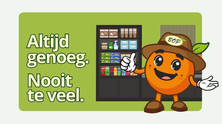 Boppie bij een gevulde voorraadkast